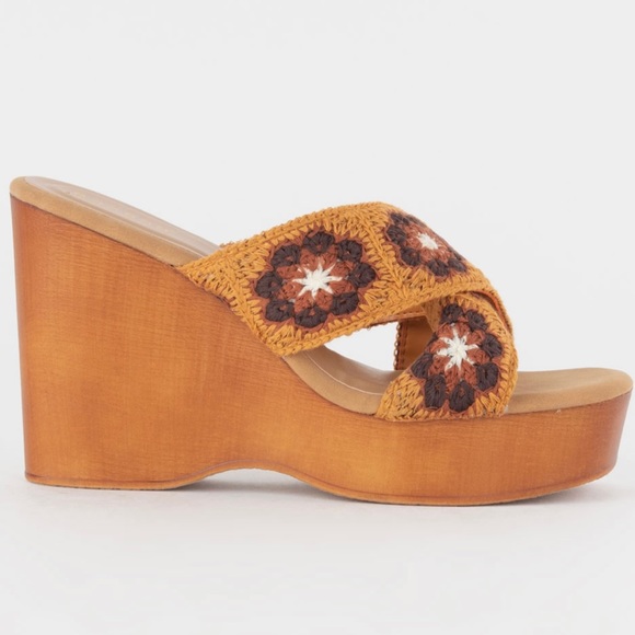 NWT Bamboo Crochet Wedge Sandal - 8.5 - Picture 2 of 6